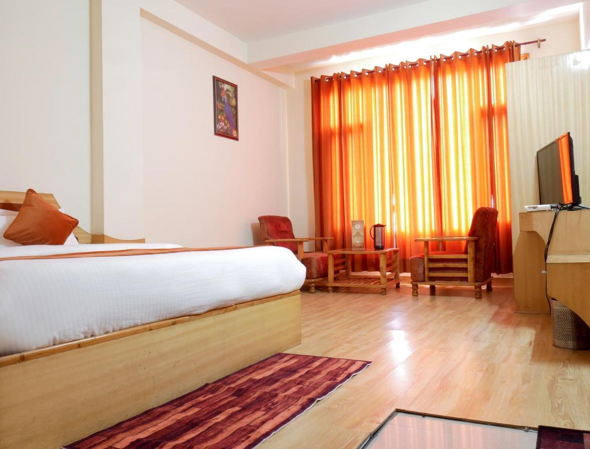 New Ambika International Mall Road Hotel Manāli Eksteriør billede