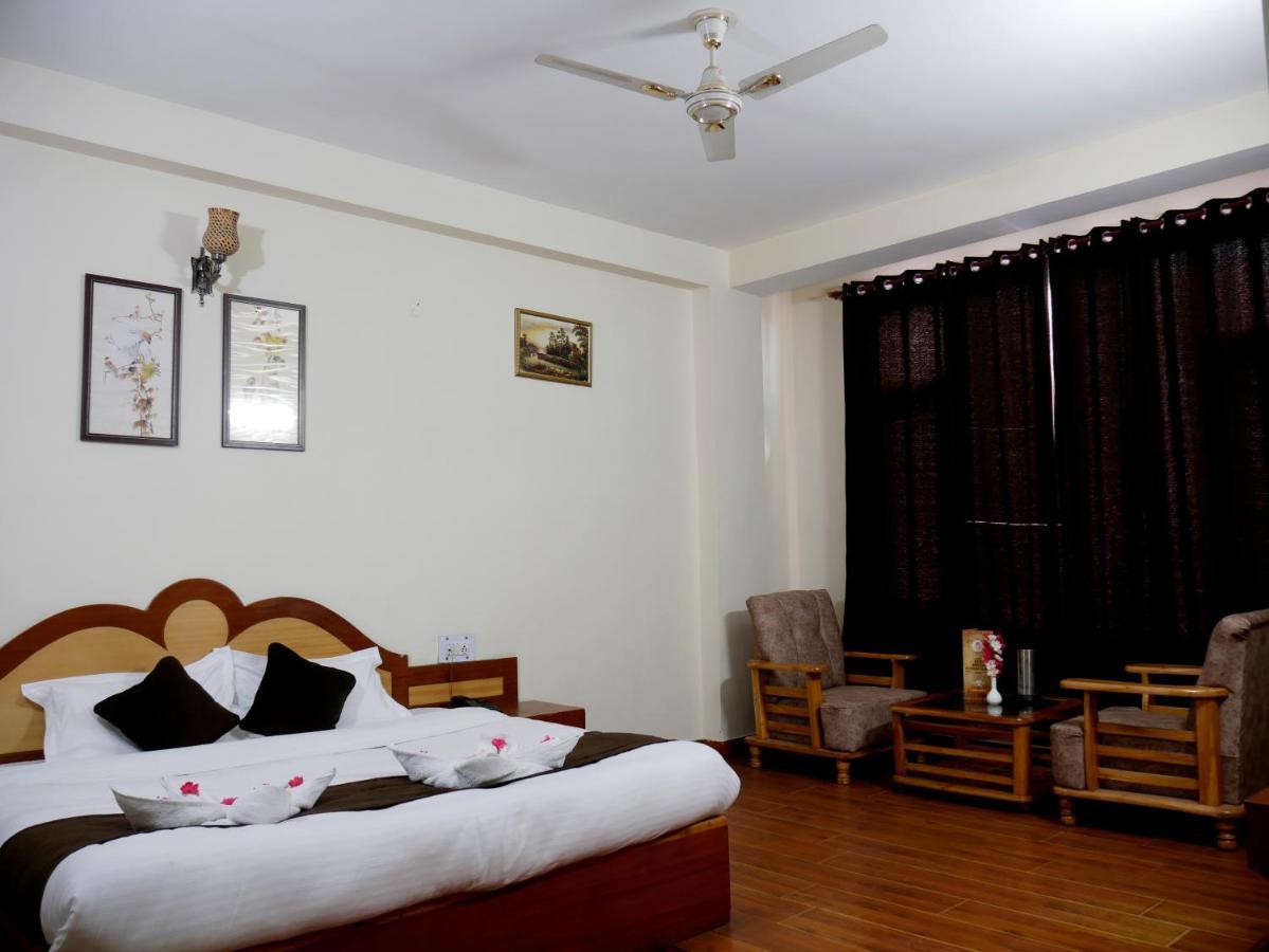 New Ambika International Mall Road Hotel Manāli Eksteriør billede