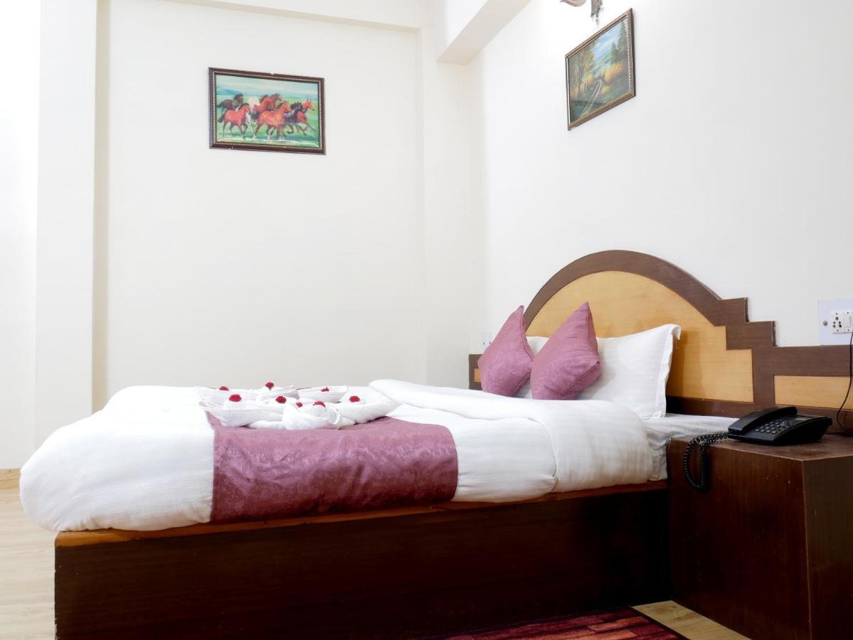 New Ambika International Mall Road Hotel Manāli Eksteriør billede