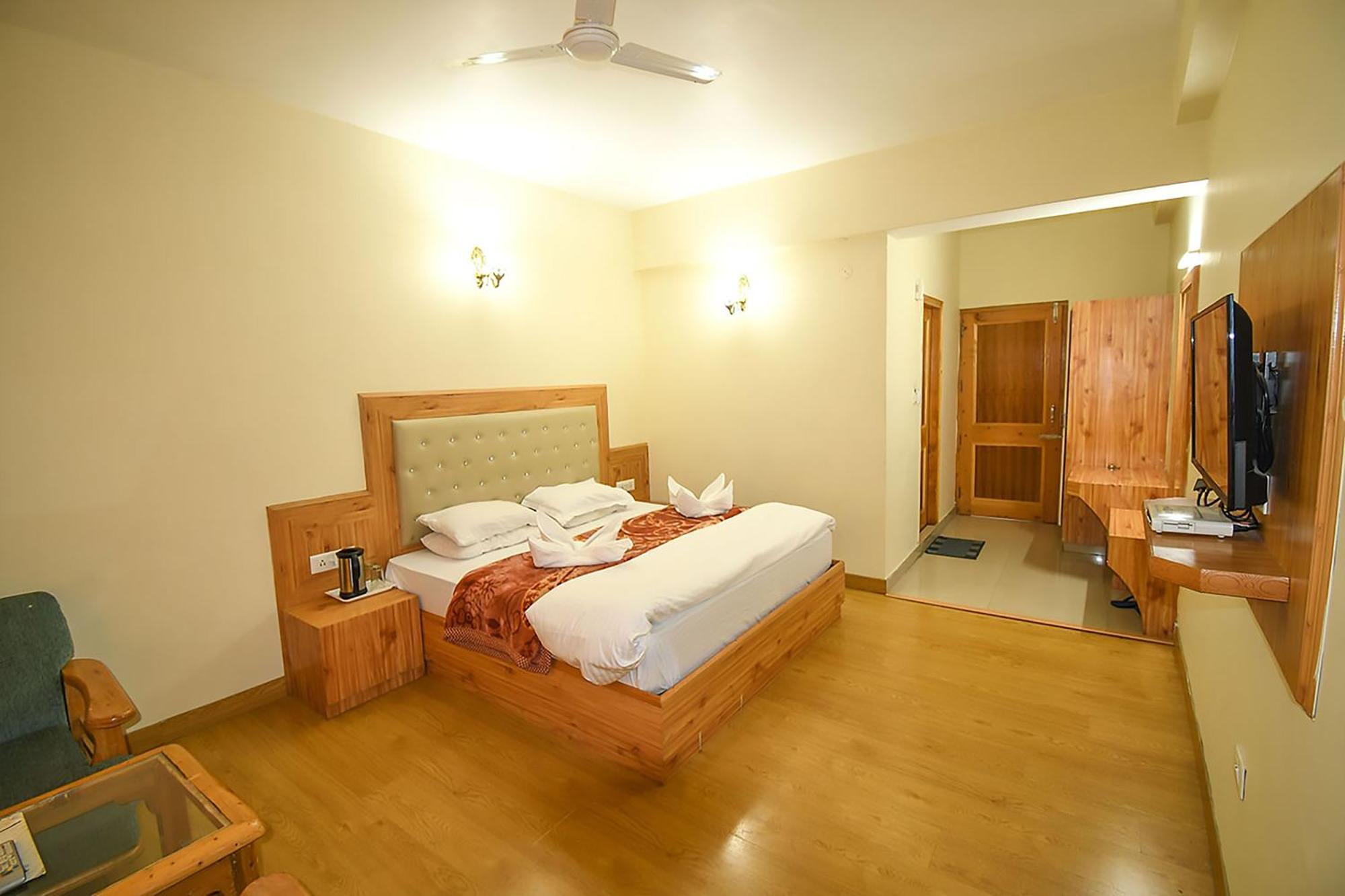 New Ambika International Mall Road Hotel Manāli Eksteriør billede
