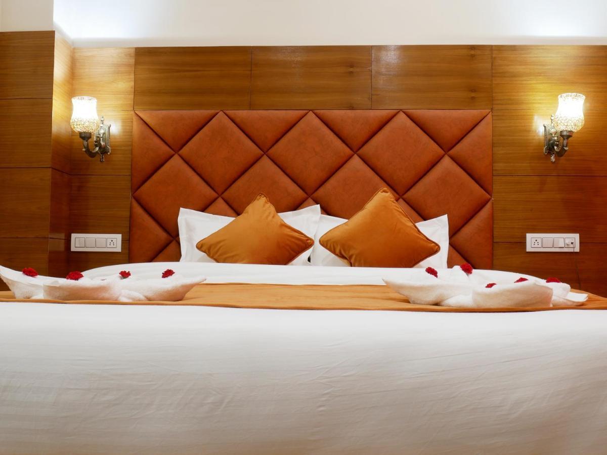 New Ambika International Mall Road Hotel Manāli Eksteriør billede