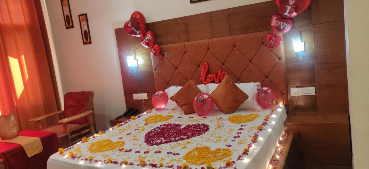 New Ambika International Mall Road Hotel Manāli Eksteriør billede