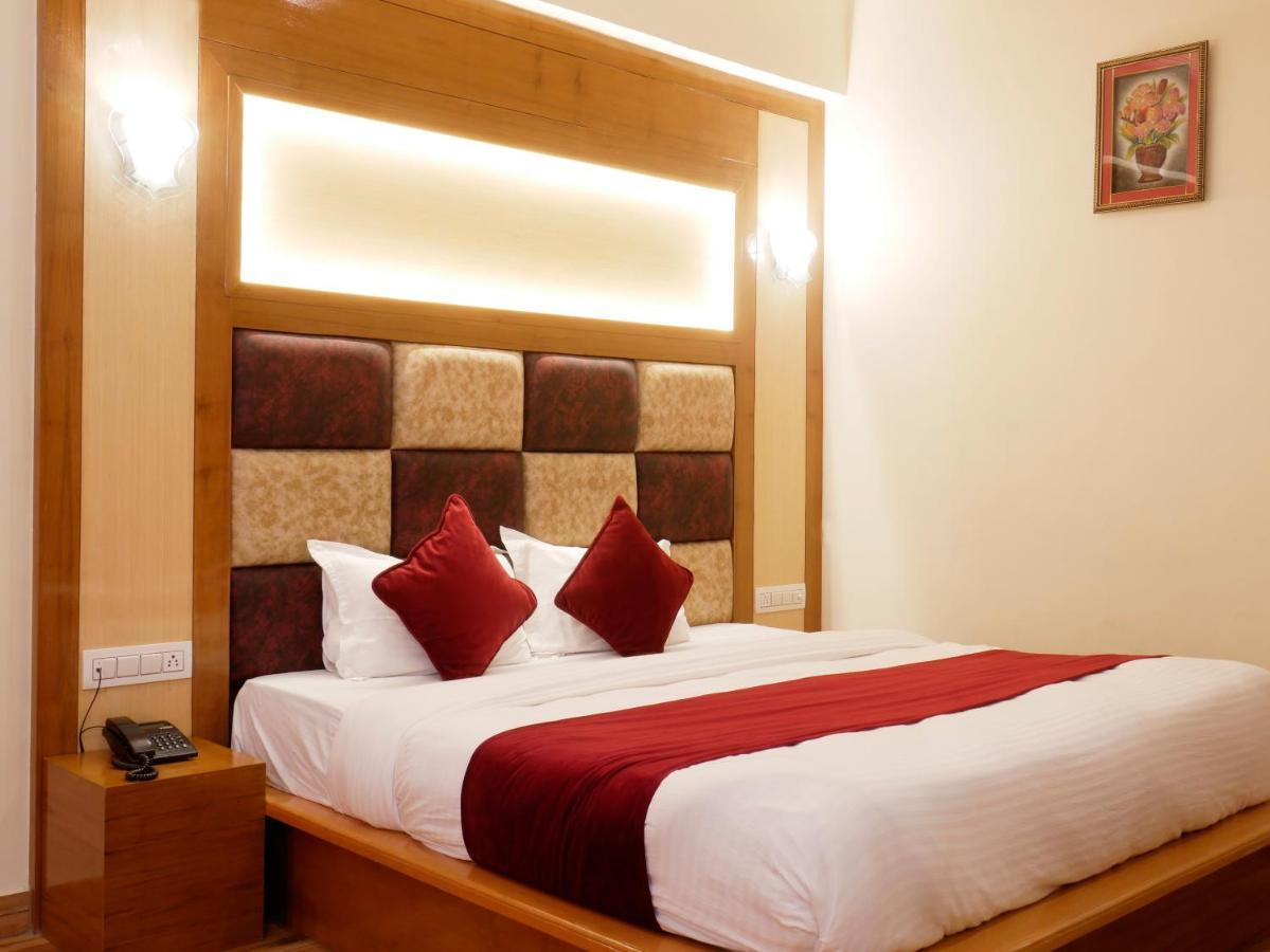 New Ambika International Mall Road Hotel Manāli Eksteriør billede